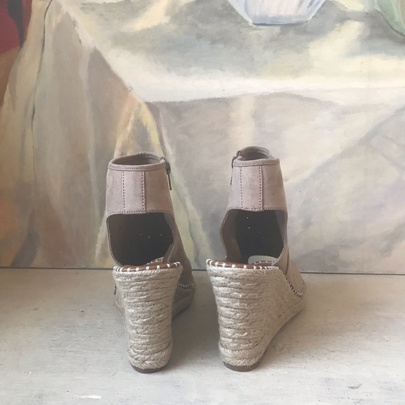 NWOT Peep Toe Ankle Wedge Booties With Open Heel - Picture 4 of 8